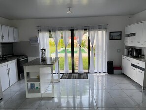 Fridge, microwave, oven, stovetop - Peaceful 4-bedroom house with AC in Los Cóbanos Near the Beach (Los Cóbanos)