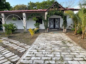 Exterior - Peaceful 4-bedroom house with AC in Los Cóbanos Near the Beach (Los Cóbanos)