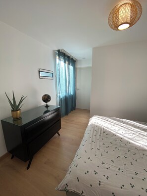 1 غرفة نوم ومكواة/لوح كي وواي فاي وملاءات أسرّة