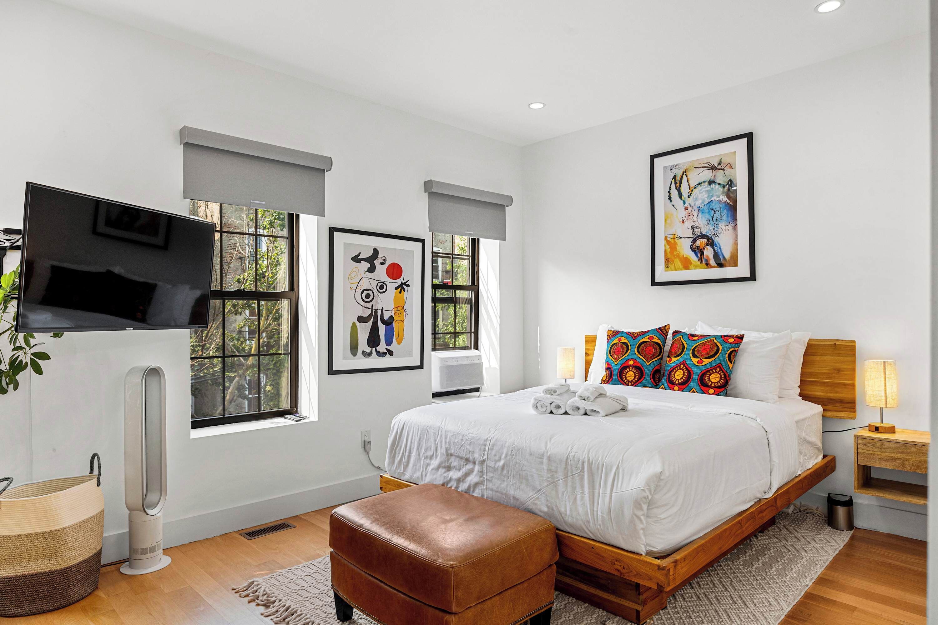 Skrivebord, strykejern/-brett, wi-fi og sengetøy