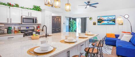 Four Ă micro-ondes, un four, surface de cuisson, lave-vaisselle