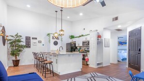 Microwave, oven, stovetop, dishwasher - Family Friendly Escape • Downtown • Patio & Yard (San Antonio)