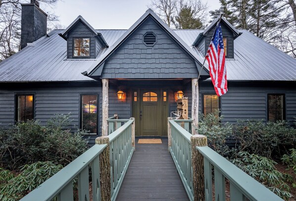 Property grounds - Luxury Cottage on Flat Mountain in Highlands NC (Highlands)