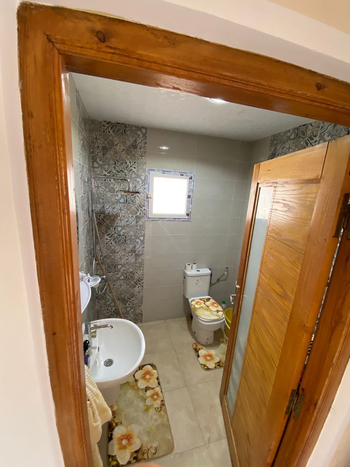 タオル、石鹸、トイレットペーパー