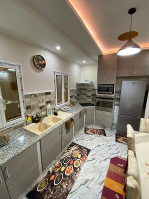 Fridge, microwave, oven, stovetop - Dar Hamma 5 minutes from downtown Tozeur (Tozeur)