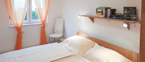 1 bedroom, travel crib, free WiFi