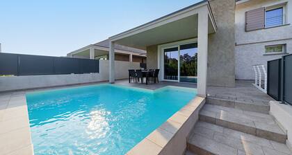Villa Prestige 17 with private pool and garden