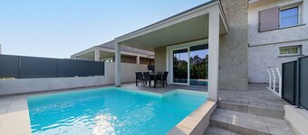 Villa Prestige 17 with private pool and garden