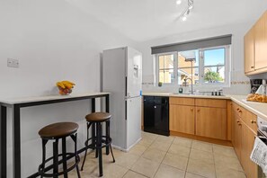 Mikrovågsugn, ugn, spishäll och diskmaskin