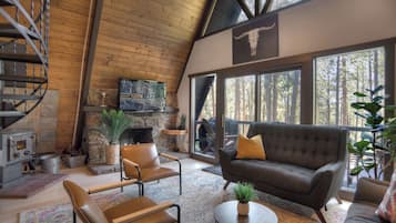 Smart TV, fireplace