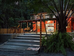 Terrace/patio - Falésia House Cumuruxatiba - Beachfront house. (Cumuruxatiba)
