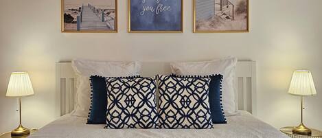 Iron/ironing board, free WiFi, bed sheets