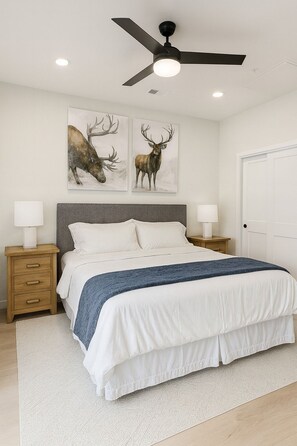 2 bedrooms, WiFi, bed sheets - Downtown WP I Private Hot Tub I Ski Shuttle (Winter Park)