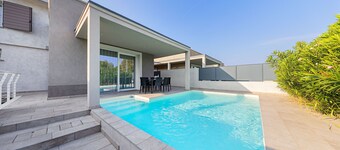 Villa Prestige 19 with private pool and garden