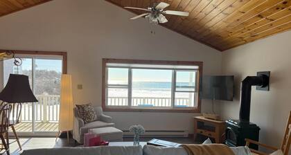 Oceanfront Cottage · 2 Bedrooms · King Bed · Pet Friendly