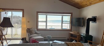 Oceanfront Cottage · 2 Bedrooms · King Bed · Pet Friendly