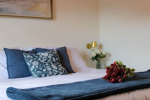 Oceanfront 2-Bedroom Cottage | King Bed | Pet-Friendly Getaway