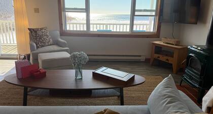 Oceanfront 2-Bedroom Cottage | King Bed | Pet-Friendly Getaway