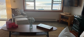 Oceanfront 2-Bedroom Cottage | King Bed | Pet-Friendly Getaway