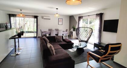 L'Écrin d'Ussat ✨Modern comfort & stunning mountain views!