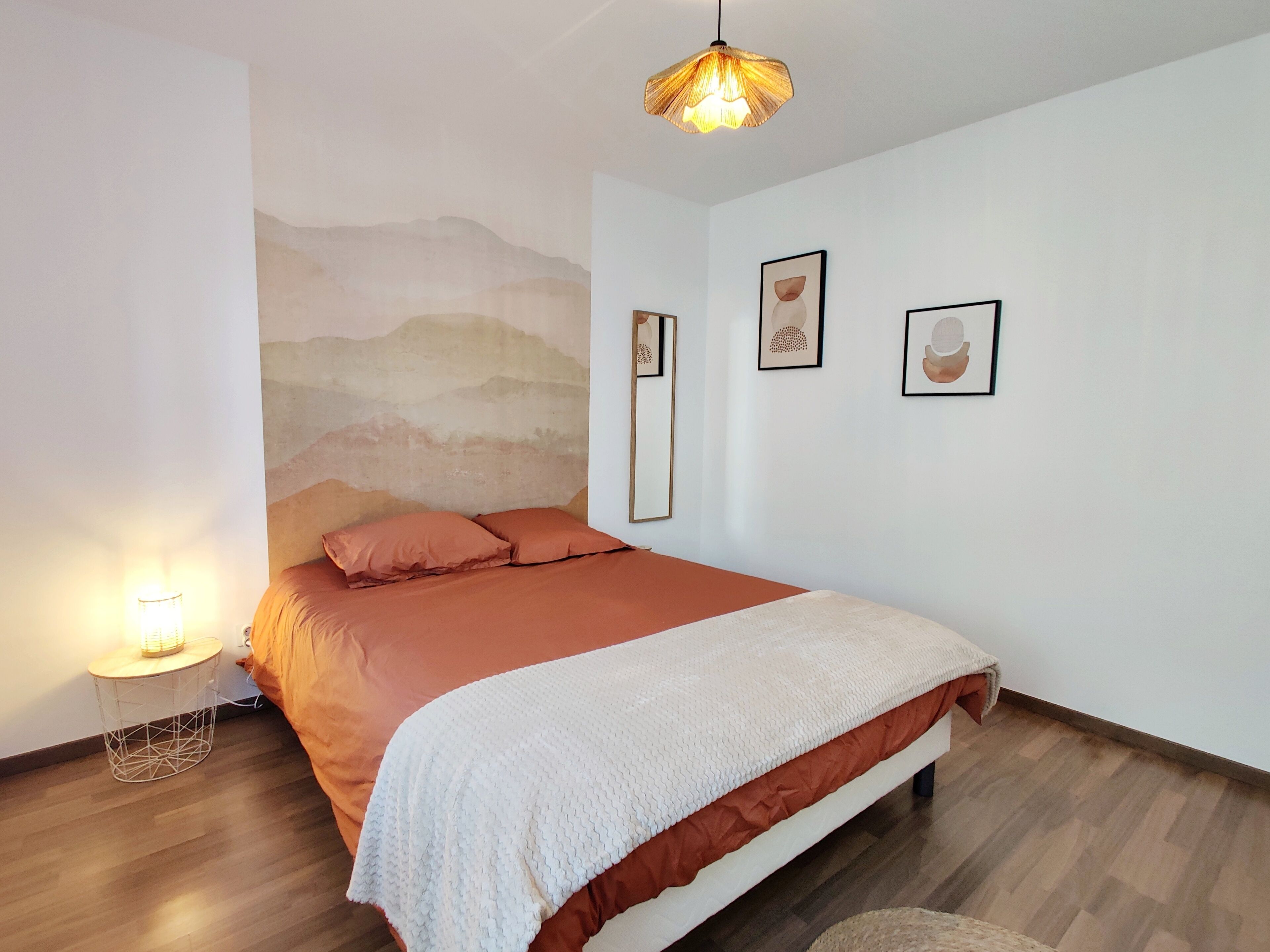 3 chambres, fer et planche à repasser, Wi-Fi, draps fournis