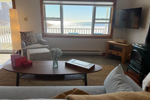 Cozy Oceanfront Cottage on Crescent Beach · 2 Bedrooms · King Bed · Ocean Views