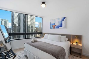 1 bedroom, iron/ironing board, WiFi, bed sheets - Downtown 1-Bed | FIFA Fan Fest 15-Min Walk (Miami)