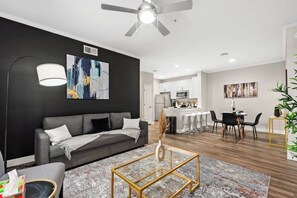 Televisión y oficina 