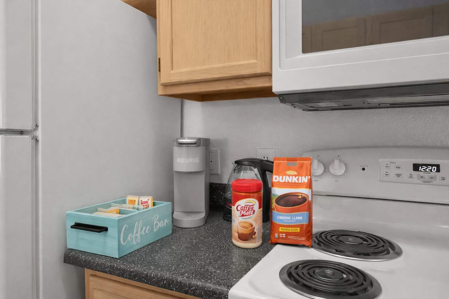 Kühlschrank, Mikrowelle, Ofen, Herdplatte