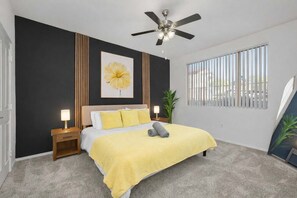 Iron/ironing board, travel cot, WiFi, bed sheets - Relaxing North Scottsdale 2BR with Resort Pool, Grills & Parking (Scottsdale)