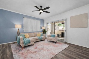 TV - Relaxing North Scottsdale 2BR with Resort Pool, Grills & Parking (Scottsdale)