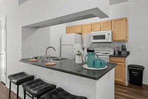 Fridge, microwave, oven, stovetop - Relaxing North Scottsdale 2BR with Resort Pool, Grills & Parking (Scottsdale)