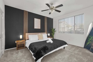 Room - Modern Scottsdale 2BR Escape near Thompson Peak with Pool & Parking (Scottsdale)