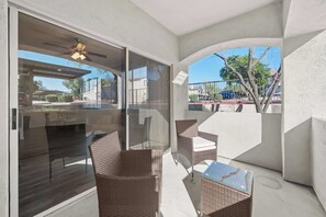 Terrace/patio - Modern Scottsdale 2BR Escape near Thompson Peak with Pool & Parking (Scottsdale)