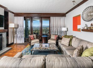 Living area - The Ritz-Carlton Club, Lake Tahoe, 3 Bedroom 3.5 Bath (Truckee)