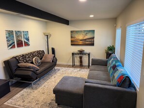 TV connectée, jeux vidéo, livres