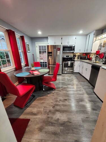 Cozy 2-bedroom house in wonderful Garner with cool AC