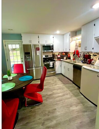 Cozy 2-bedroom house in wonderful Garner with cool AC