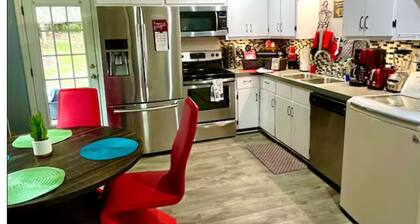 Cozy 2-bedroom house in wonderful Garner with cool AC