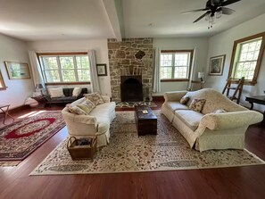 Smart-tv en een open haard