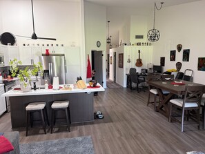 Dining - 2-bedroom condo on Woodhaven Country Club 2nd Fairway in Palm Desert (Palm Desert)