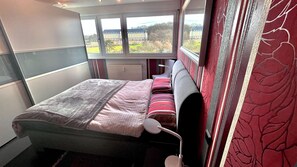 2 bedrooms, iron/ironing board, Internet, bed sheets