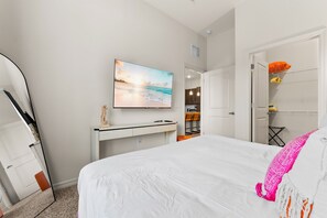Iron/ironing board, travel cot, free WiFi, bed sheets - Oceanside Retreat 2BR/2BA Near Atlantic Beach (Jacksonville)