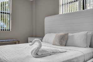 2 bedrooms, desk, iron/ironing board, travel cot - Stylish 2BR in North Miami Close to Aventura Mall (North Miami)