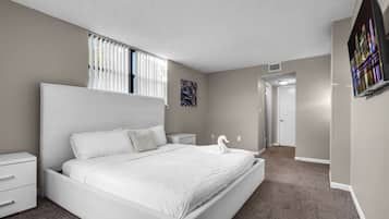 2 Schlafzimmer, Schreibtisch, Bügeleisen/Bügelbrett, Reisekinderbett