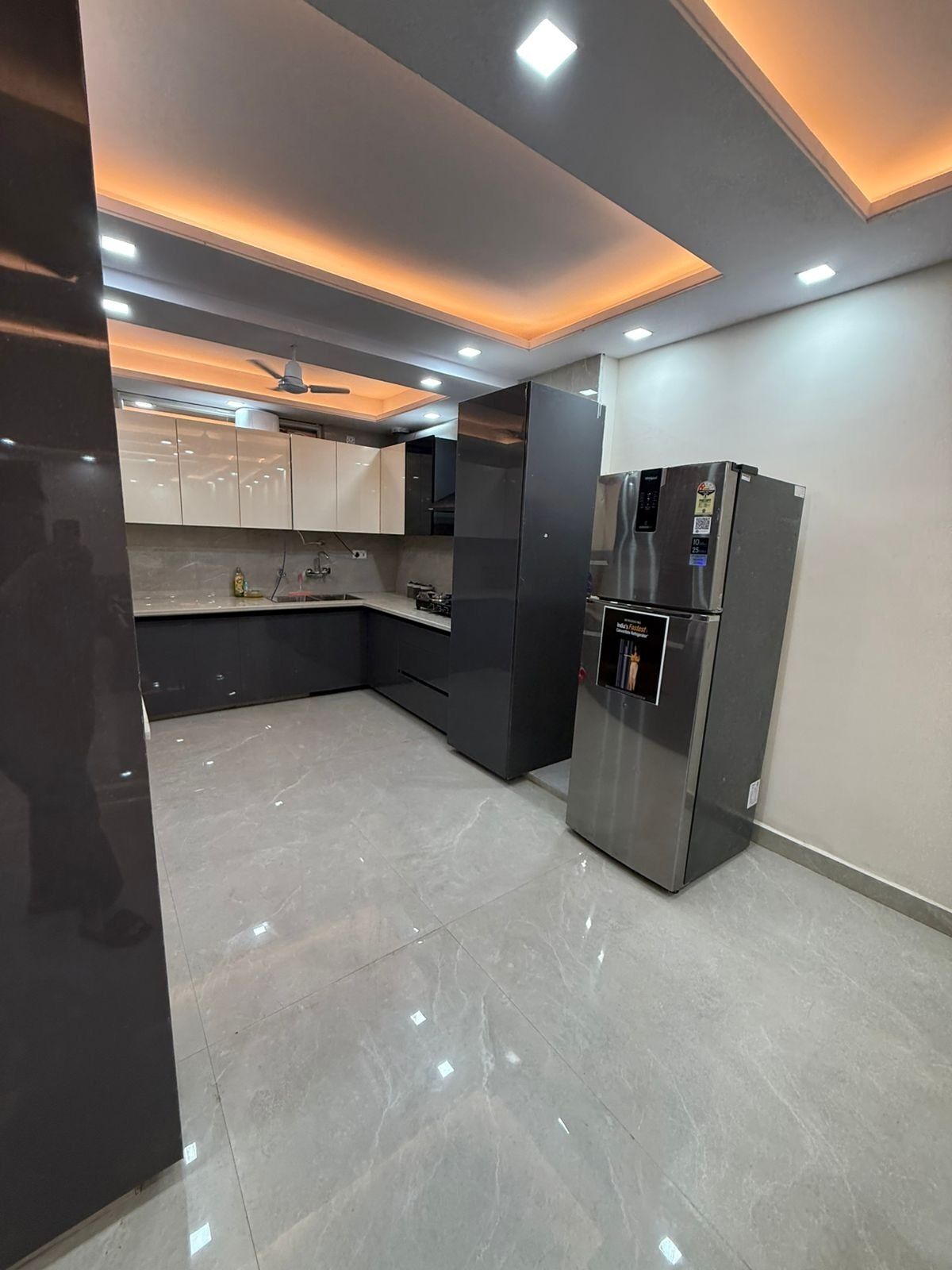 Full-sized fridge, microwave, cookware/dishes/utensils