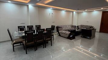 4BHK Apartment | Coin séjour