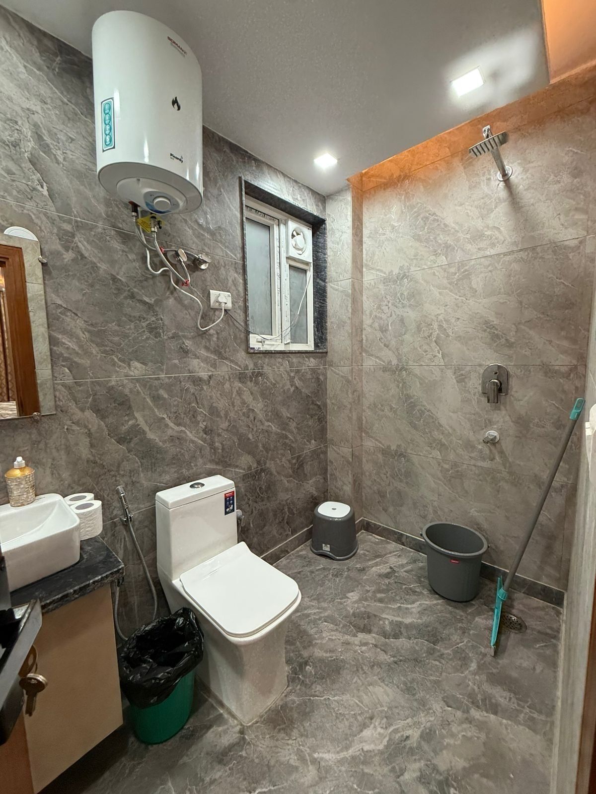 Shower, towels, toilet paper