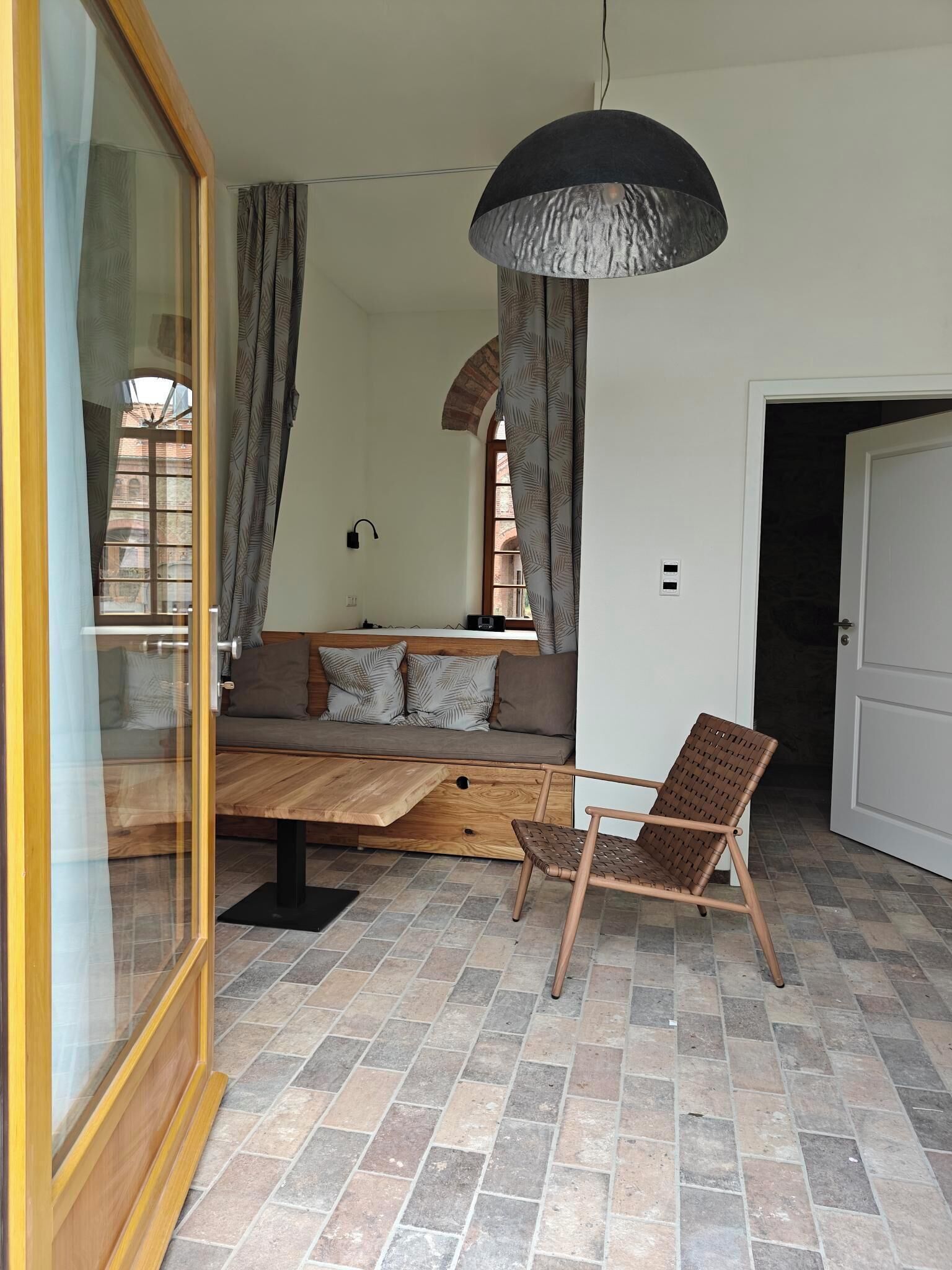 Luxury Studio Suite, Garden View | Living area