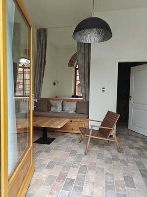 Estudi en suite de luxe, vistes al jardí | Sala d'estar